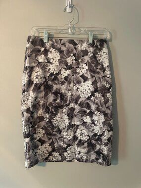 Talbot's Gray and White Floral Straight Skirt Women's Size 4